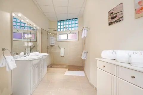 Shared bathroom for Ivory and Amber bedrooms in apartment at Villa Monaco Adeje Tenerife