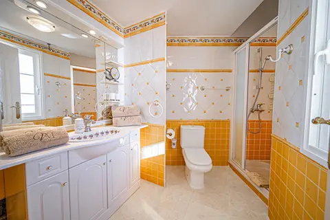 Ensuite bathroom of Glamour bedroom at Villa Monaco Adeje Tenerife
